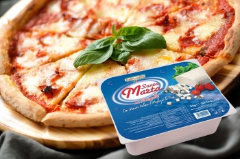 Leggi tutto: Pizza margherita con mozzarella Santa Marta, alici e capperi.