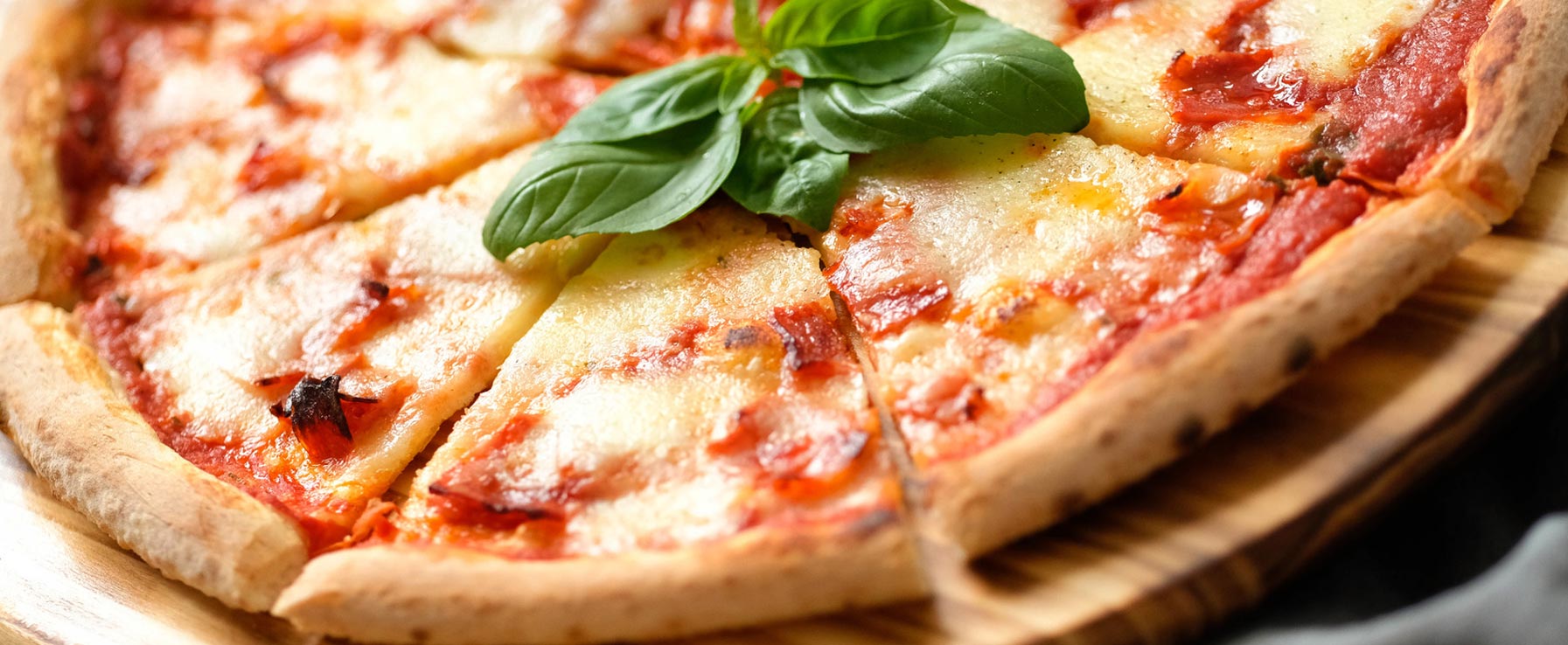 Filatella il Piacere Filante sulla Pizza